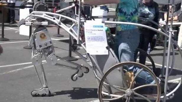 Połączenie robota na rolkach z rydwanem. Jaki jest sens konstruowania takich urządzeń? 1