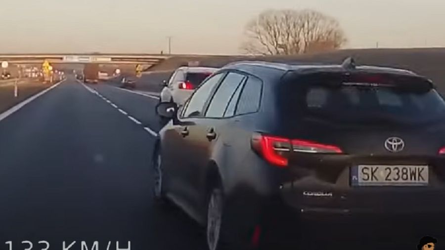 Zrzut ekranu z nagrania dostarczonego policji