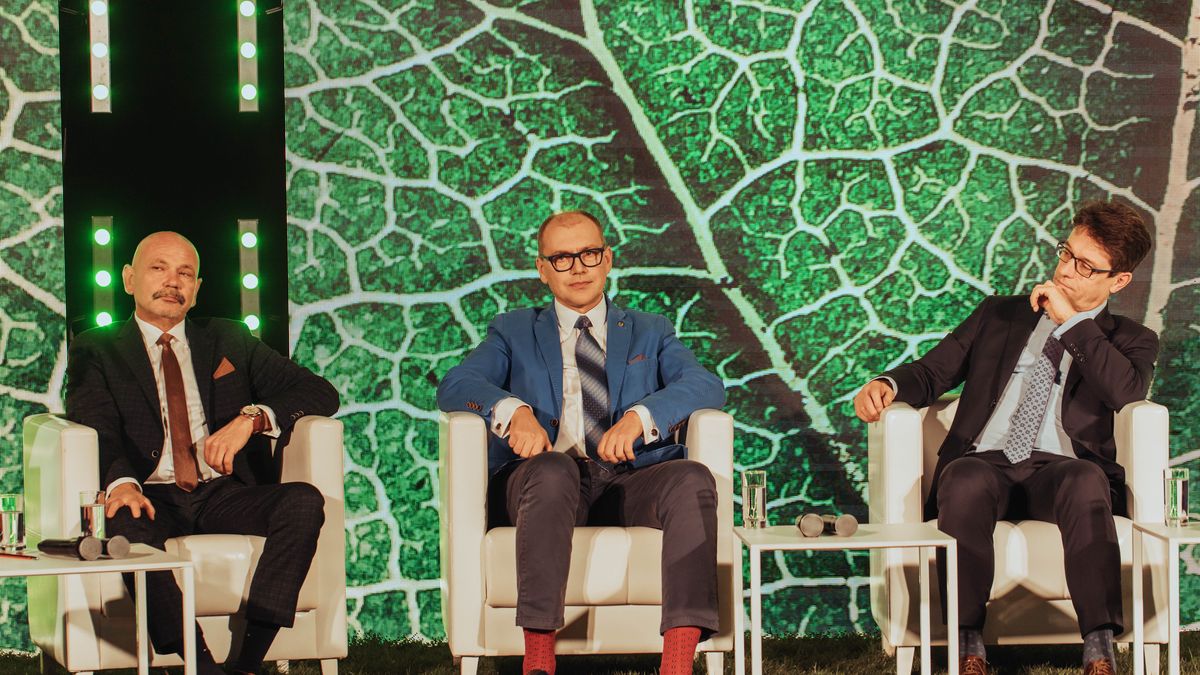 Pośrodku Konrad Nowakowski, Prezes Polska Izba Odzysku i Recyklingu Opakowań PIOIRO