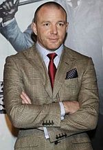 Guy Ritchie reżyseruje, a George Clooney gra