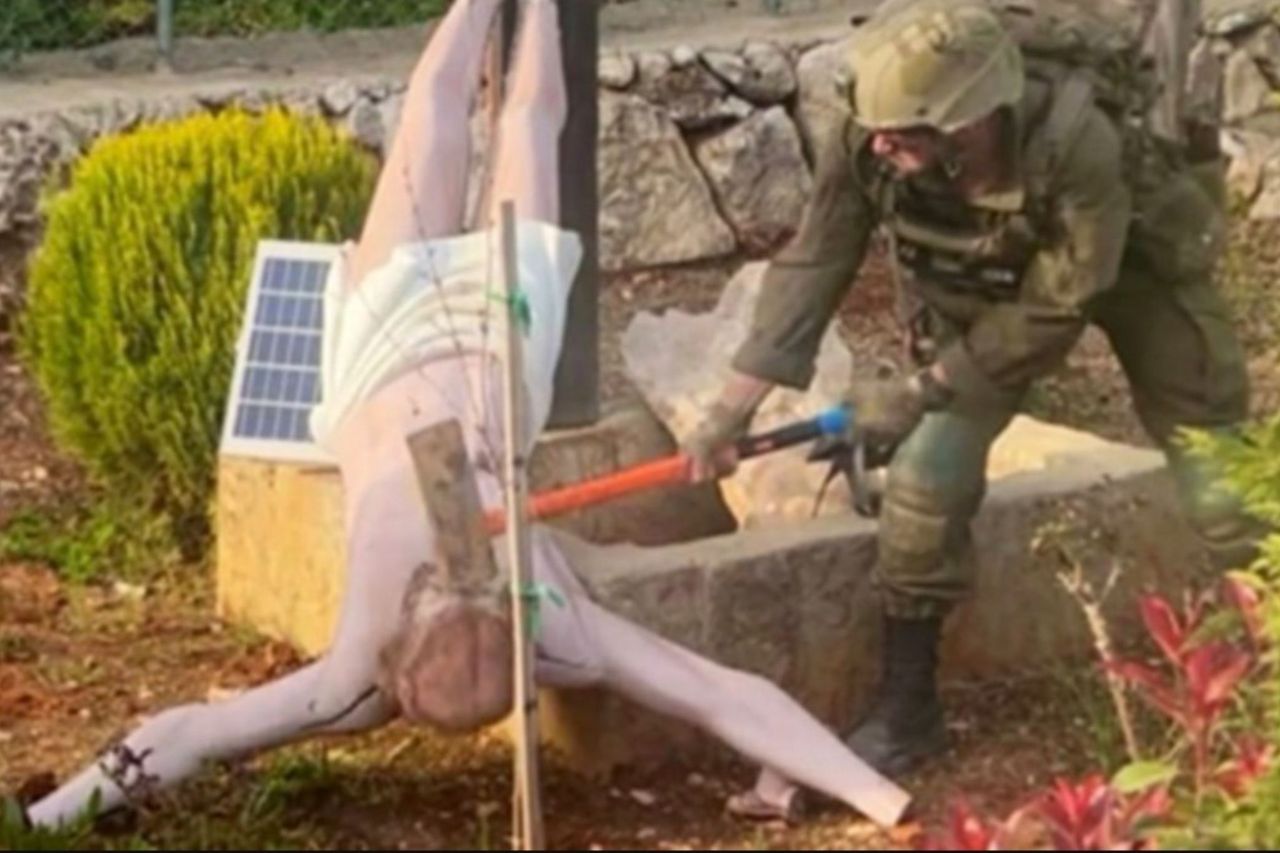 Liban. Izraelski żołnierz chwycił za młot. Stłukł figurę Chrystusa. Oto finał