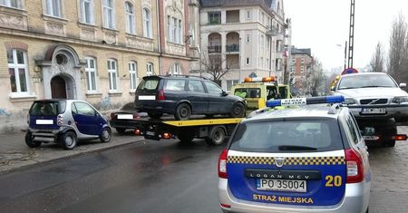 Opłaty za odholowanie pojazdu i postój na parkingu w górę. Oto stawki na 2023 r.