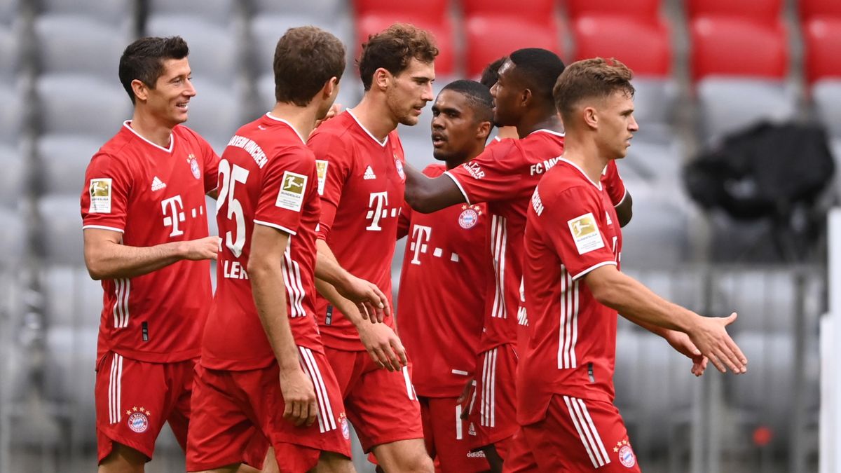 drużyna Bayernu Monachium po golu Roberta Lewandowskiego
