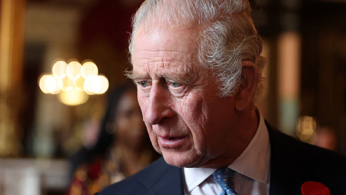 Król Karol III podrózuje z misiem?