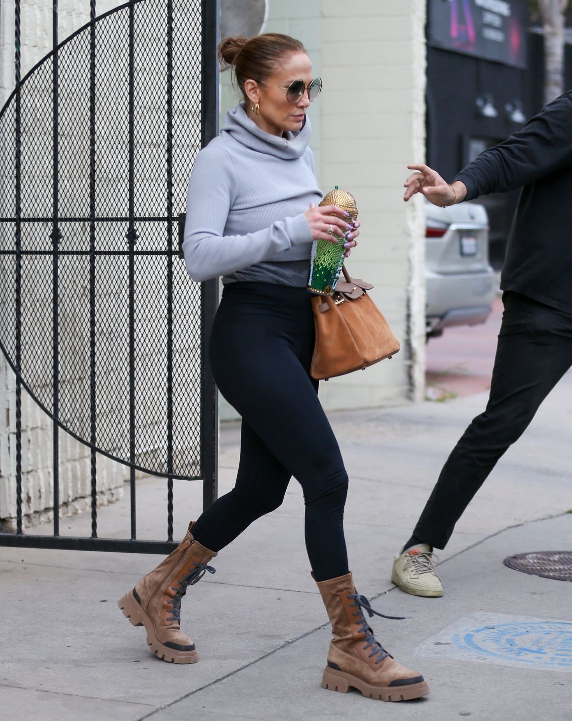 Jennifer Lopez w sznurowanych traperach