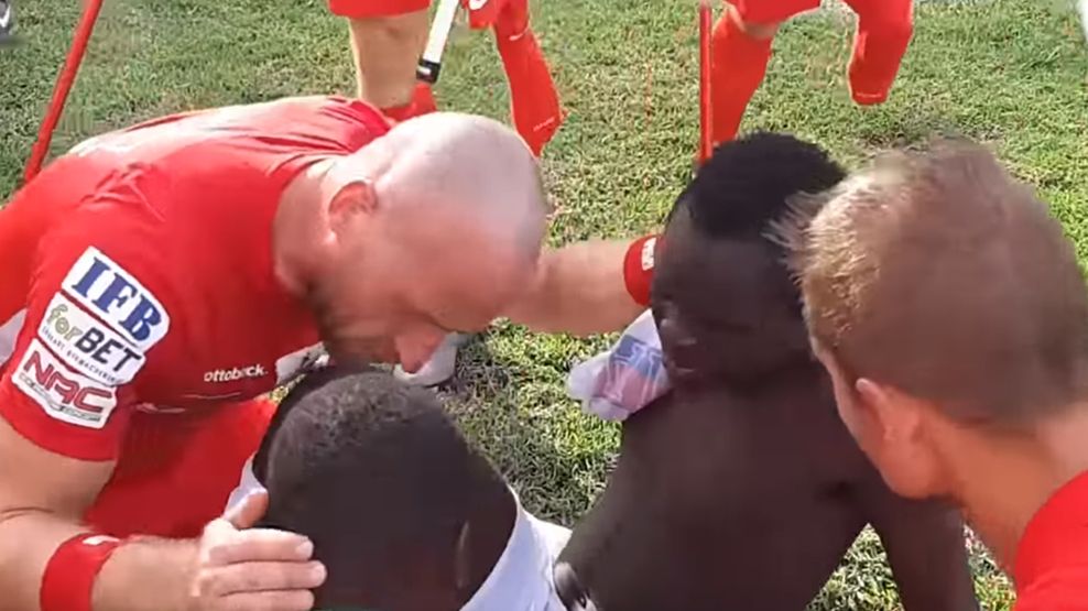 Polacy pocieszają haitańskich piłkarzy