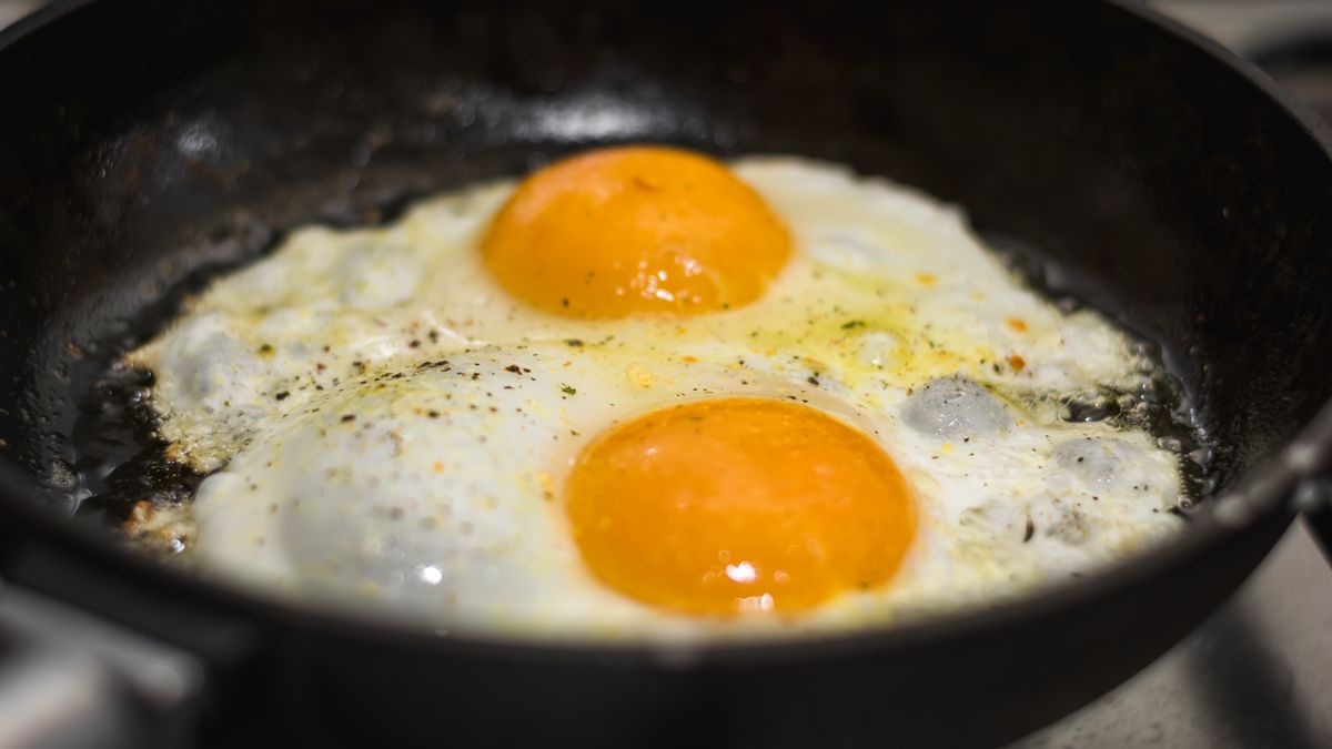 Gordon Ramsey podaje sposób na kremowe żółtka w sadzonych 