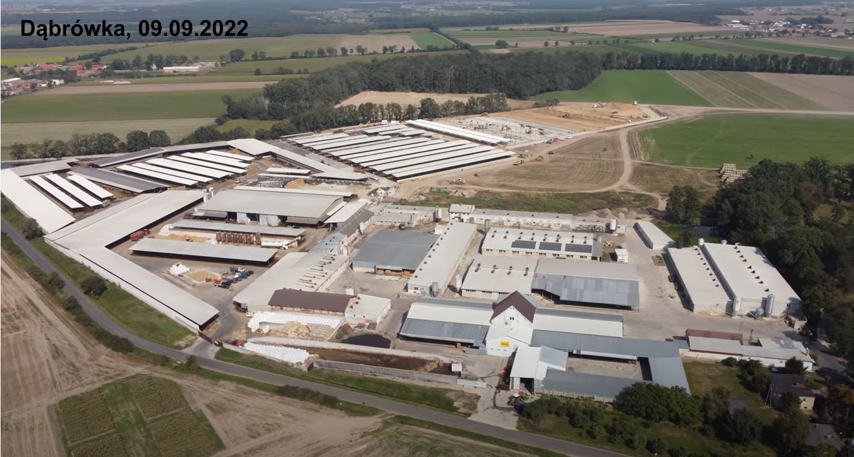 Ferma w Dąbrówce we wrześniu 2022 i we wrześniu 2023