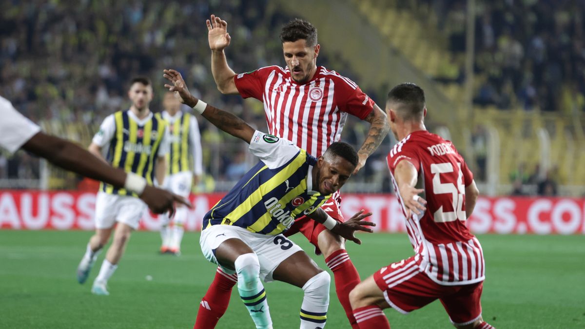 PAP/EPA / Erdem Sahin / Mecz Ligi Konferencji Europy: Fenerbahce Stambuł - Olympiakos Pireus