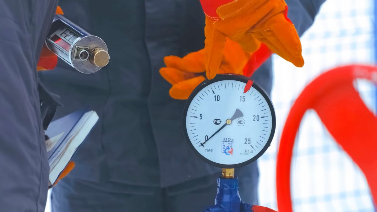 working oil operator screws a pressure gauge to a tap on a gas pipeline.
A working oil operator screws a pressure gauge to a tap on a gas pipeline.
actuator, assembly, block, component, construction, control, device, engineering, equipment, facility, flow, gas, gauge, industrial, inspection, machinery, maintenance, mechanical, monitoring, oil, oilfield, operation, operator, petroleum, pipeline, plant, platform, pressure, procedure, process, production, professional, protective, resource, safety, screws, sensor, site, structure, system, tap, task, technical, technology, temperature, tubing, valve, worker, workflow, working, actuator, assembly, block, component, construction, control, device, engineering, equipment, facility, flow, gas, gauge, industrial, inspection, machinery, maintenance, mechanical, monitoring, oil, oilfield, operation, operator, petroleum, pipeline, plant, platform, pressure, procedure, process, production, professional, protective, resource, safety, screws, sensor, site, structure, system, tap, task, technical, technology, temperature, tubing, valve, worker, workflow