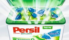 „Pożegnaj plamy. Powitaj lśniącą czystość” w kampanii Persil Duo Caps (wideo)