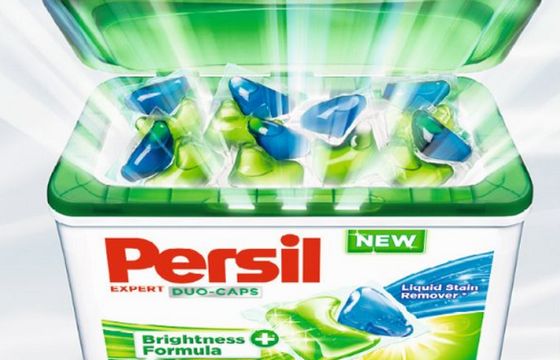 „Pożegnaj plamy. Powitaj lśniącą czystość” w kampanii Persil Duo Caps (wideo)