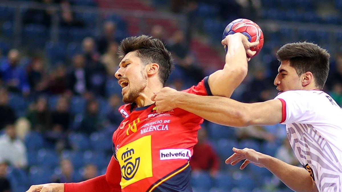 PAP / Łukasz Gągulski / Na zdjęciu: Rzucający Alex Dujshabev 