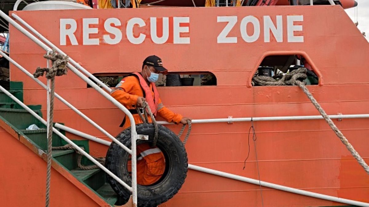 Do tragedii doszło w trakcie rejsu po Archipelagu Malajskim. Łódź przechyliła się, a uczestnicy wycieczki znaleźli się w wodzie. Zginęło co najmniej siedem osób