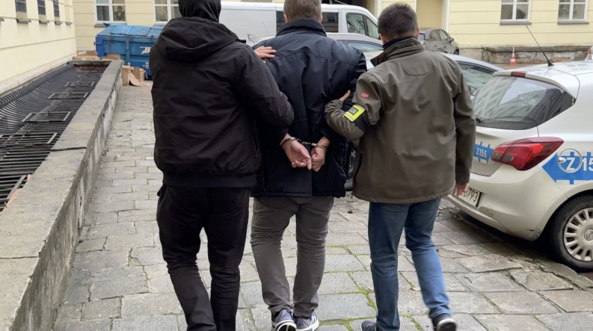 Warszawa: Zatrzymany informatyk. Miał pliki z dziecięcą pornografią