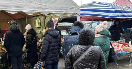 Sprzedają potłuczone jajka. "To nie jest pomysłowość, to jest pazerność"