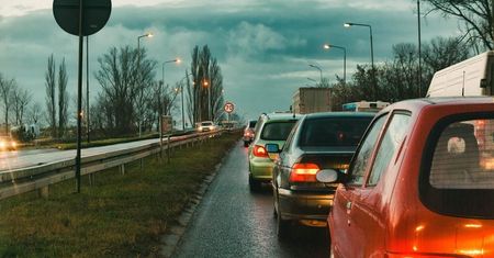 Tylko jedno na 40 nowych aut wyjechałoby z salonów w 2035 roku