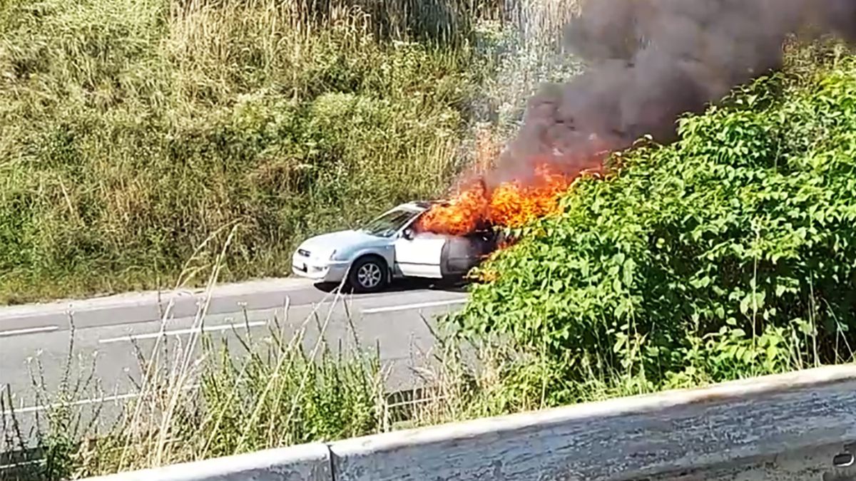 Na DK86 w Sosnowcu zapalił się samochód osobowy