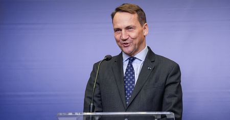 "Jeden telefon". Sikorski wskazuje, jak skończyć wojnę