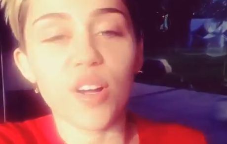 Miley Cyrus wyśmiewa własną piosenkę!