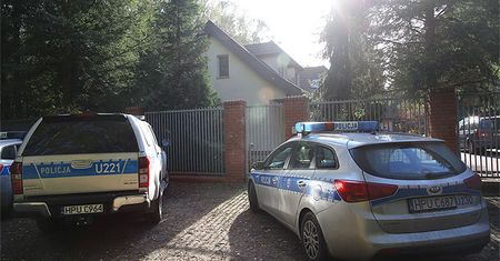 Zarzuty znęcania się nad podopiecznymi dla Marka N. - kierownika ośrodków opieki w Zgierzu i Wolicy. Zmarło pięciu pensjonariuszy
