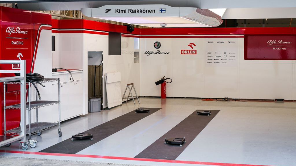 Twitter / Alfa Romeo Racing ORLEN / Na zdjęciu: pusty boks Alfy Romeo