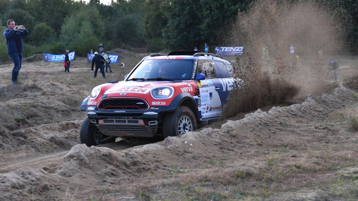 Jakub Przygoński i Tom Colsoul w samochodzie Mini John Cooper Works Rally na trasie odcinka specjalnego terenowego rajdu Columna Medica Baja Poland 2018 w Szczecinie