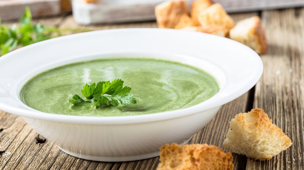 Zupa krem ze szparagów przygotowana z dodatkiem mleka 1:1