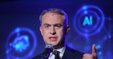 Gawkowski o PiS: "Nie chce, by ktoś ją wziął z prawej strony"