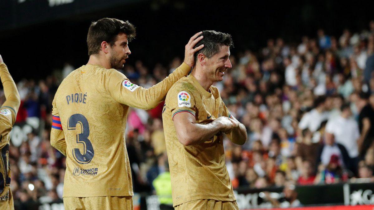 Getty Images / Na zdjęciu: Gerard Pique i Robert Lewandowski
