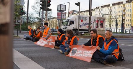 Aktywiści sparaliżowali Berlin. Drogi zostały zablokowane
