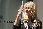 Pamela Anderson przecięta na pół