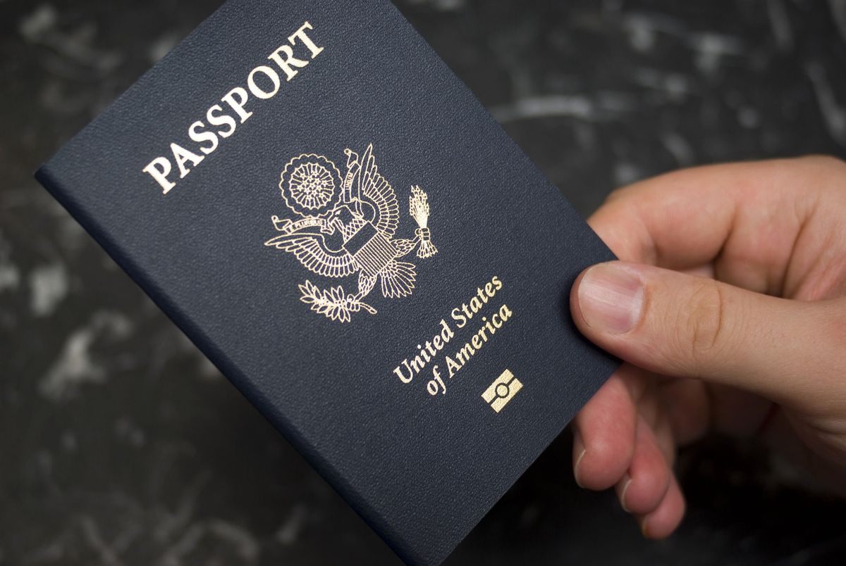 Paszport amerykański, zdjęcie ilustracyjne 