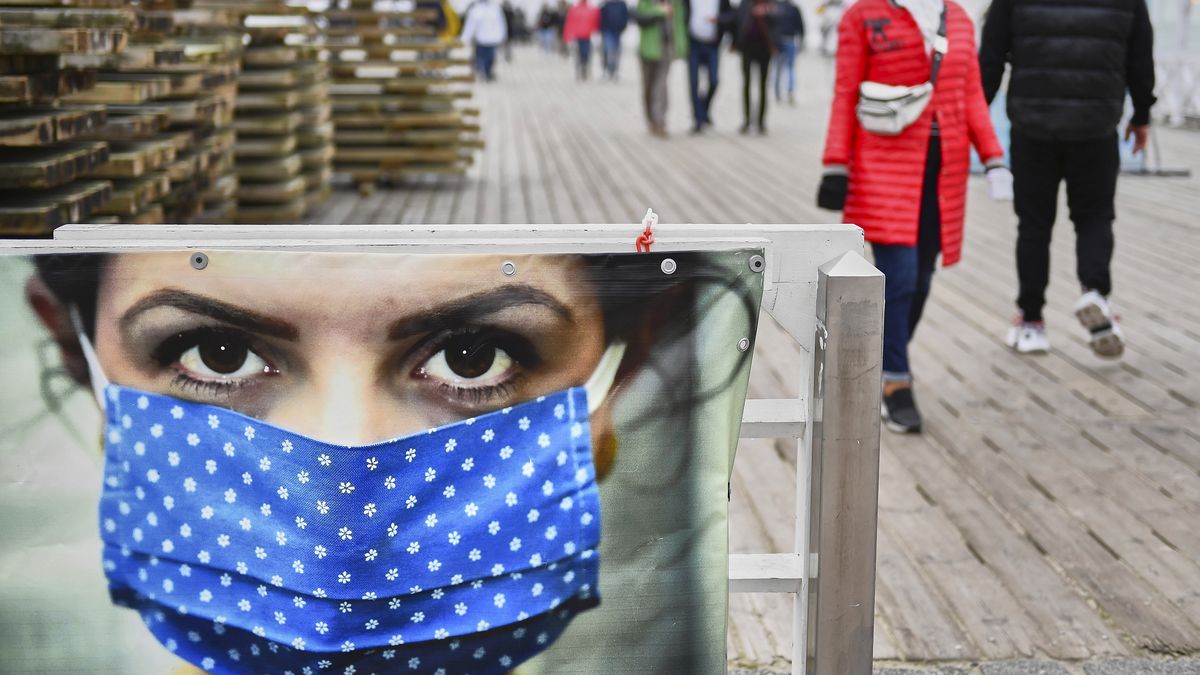 Maseczki na ulicy
