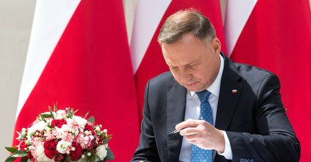 Komorowski o losach lex TVN: im większa presja z zagranicy, tym większa szansa na weto Dudy