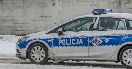 Olsztyn. 4-latek boso i w samej piżamie na ulicy