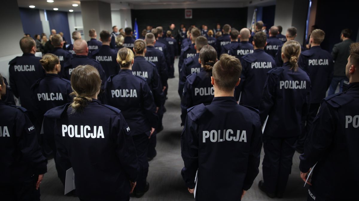 policjanci
�ukasz G�gulski
kandydaci, KWP, mundurowa, nowi, policja, policjanci, policyjna, przysi�ga, s�u�ba, w Komenda Wojew�dzka Policji