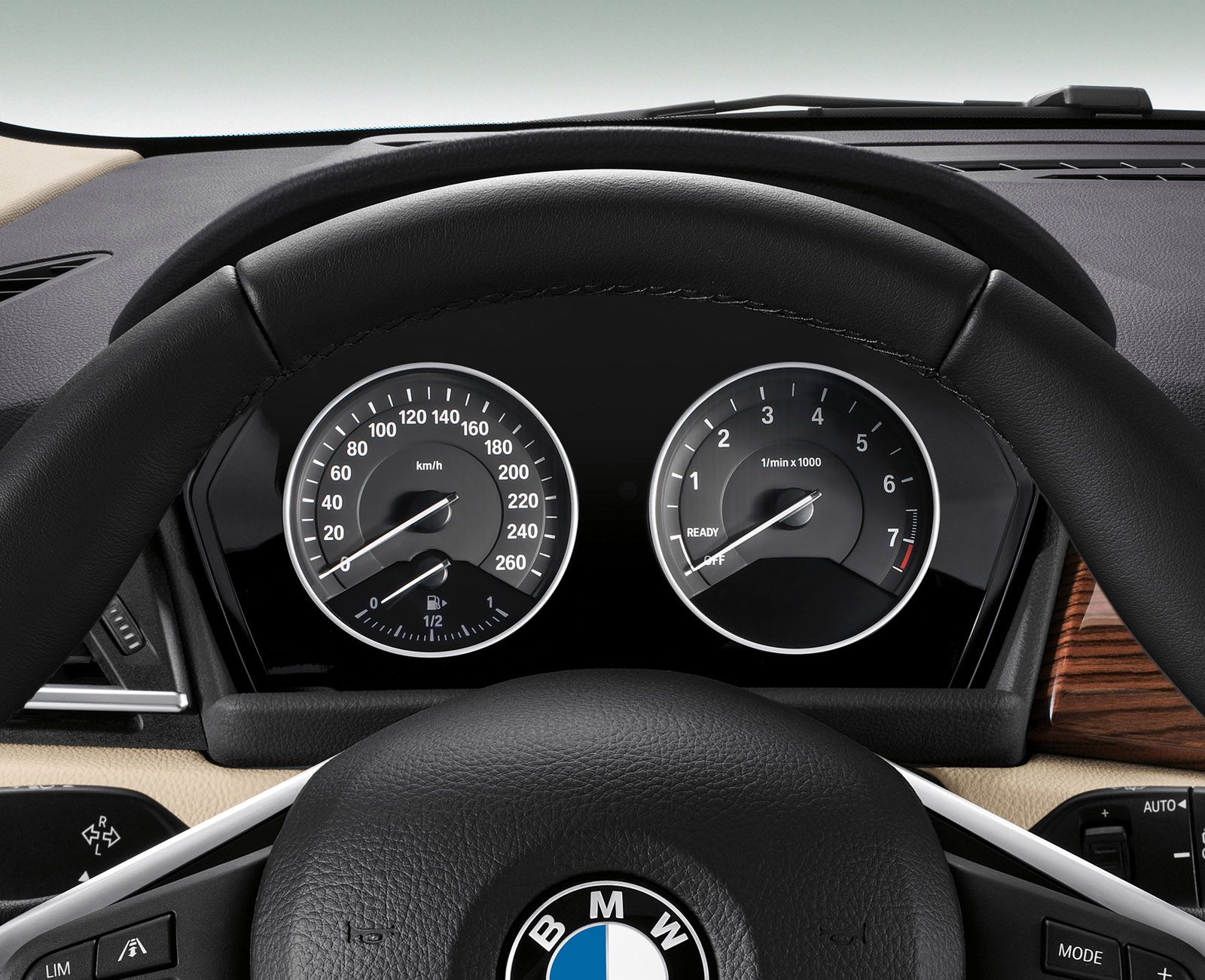 BMW przedstawiło 290 zdjęć z serią 2 Active Tourer [galeria] 44
