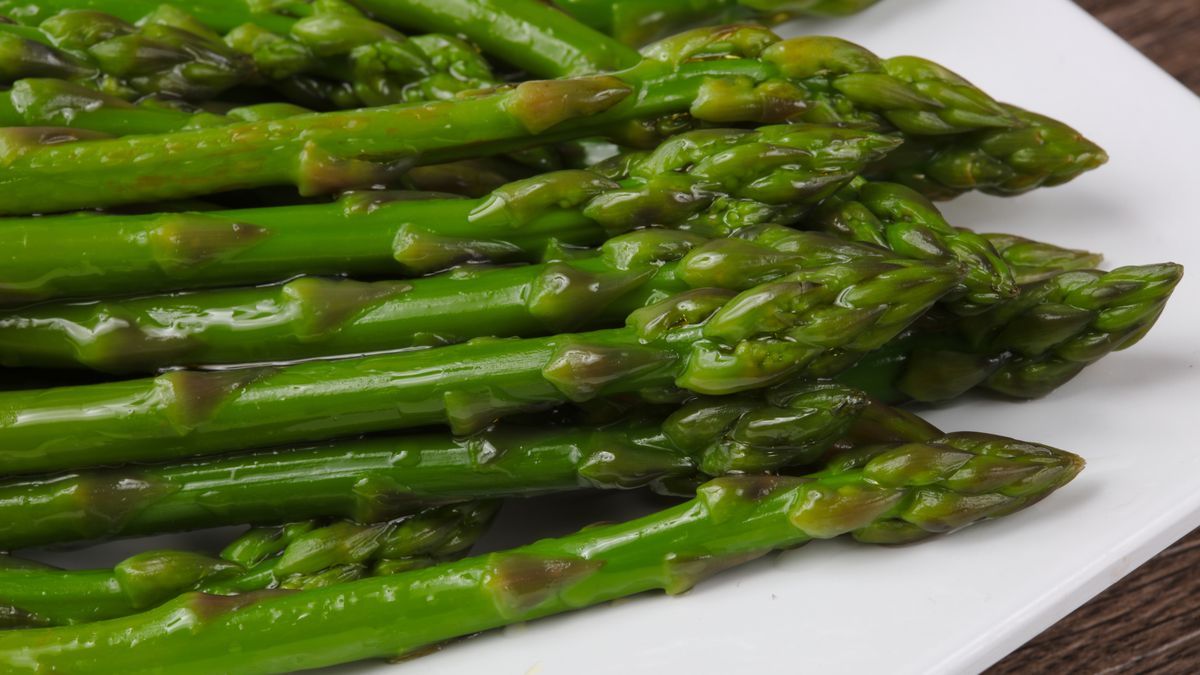 Jak długo gotować szparagi? Podpowiadamy