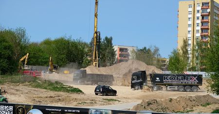 Za Orfeuszem już pracuje ciężki sprzęt. Zaczęła się budowa nowego apartamentowca [ZDJĘCIA]