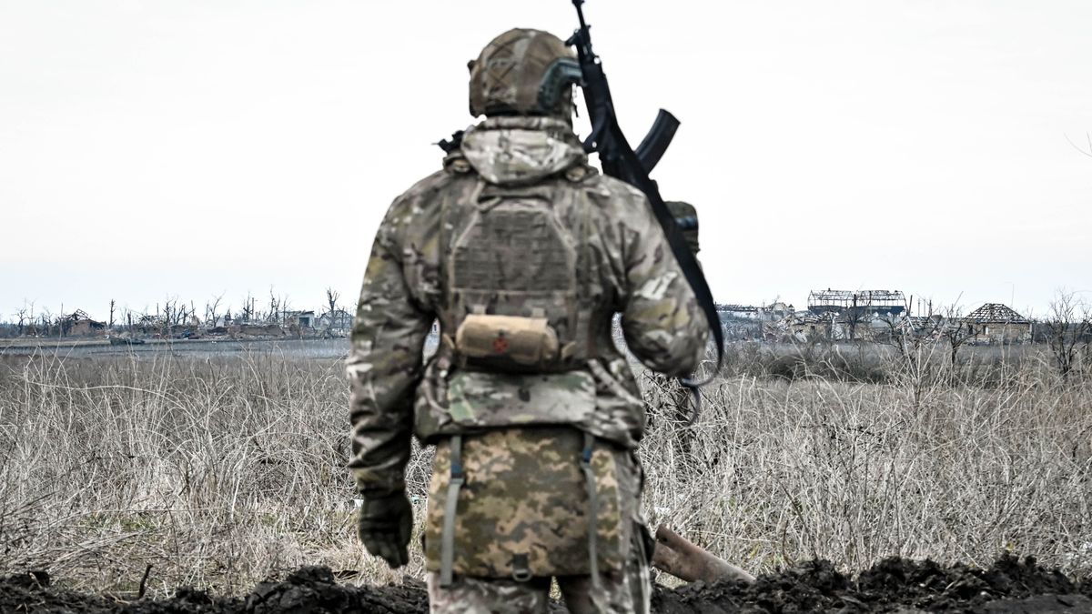 ZAPORIZHZHIA REGION, UKRAINE - FEBRUARY 21, 2024 - A serviceman of the 65th Separate Mechanized Brigade of the Land Forces of the Armed Forces of Ukraine is seen in the suburbs of Robotyne, Zaporizhzhia region, south-eastern Ukraine. (Photo credit should read Dmytro Smolienko / Ukrinform/Future Publishing via Getty Images)