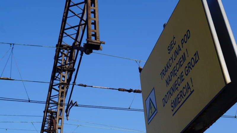 trakcja kolejowa słup trakcyjny