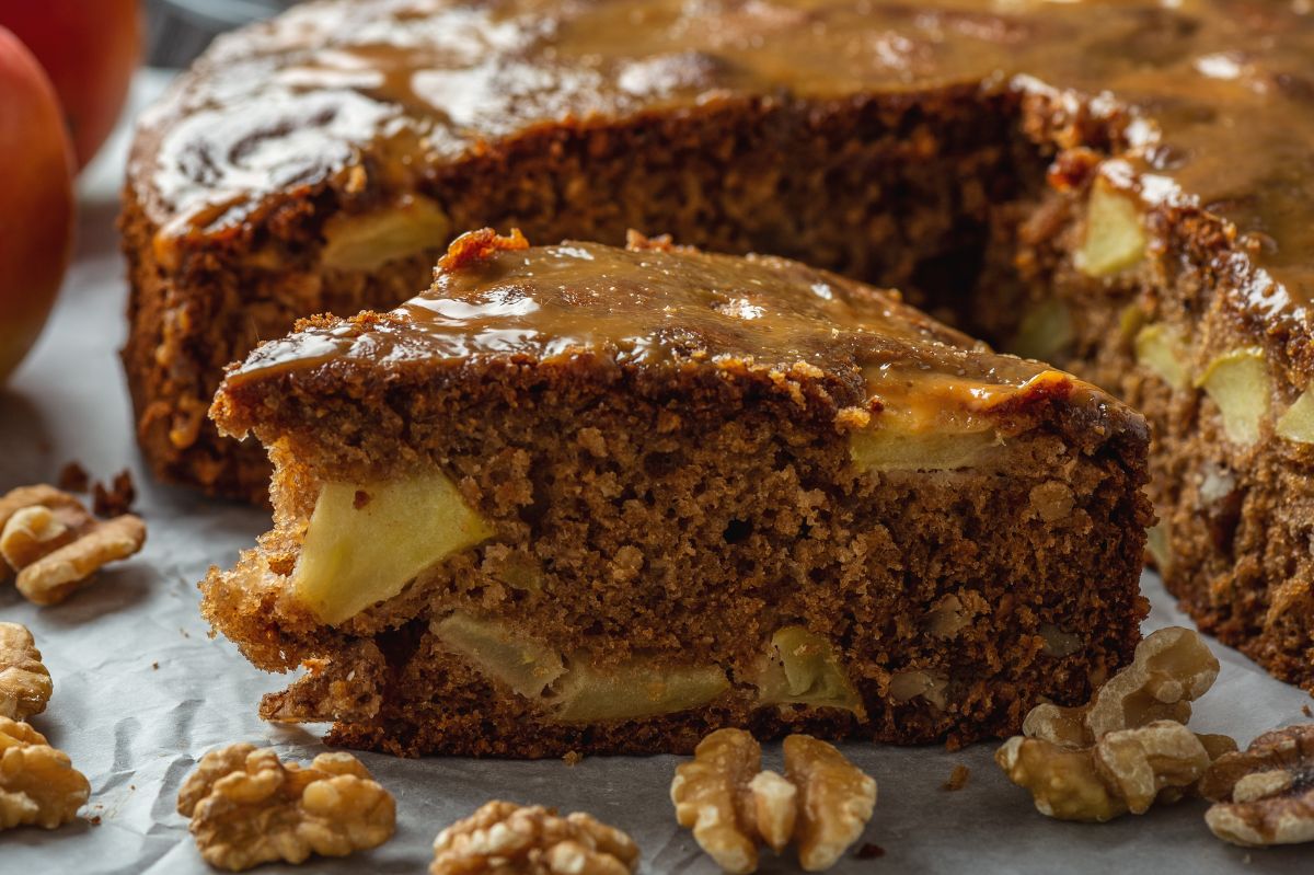 Lazy daughter-in-law's apple cake: Deliciously simple recipe