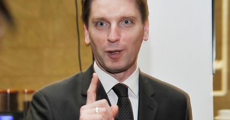 Tomasz Lis szydzi na Twitterze z Beaty Szydło i Andrzeja Dudy