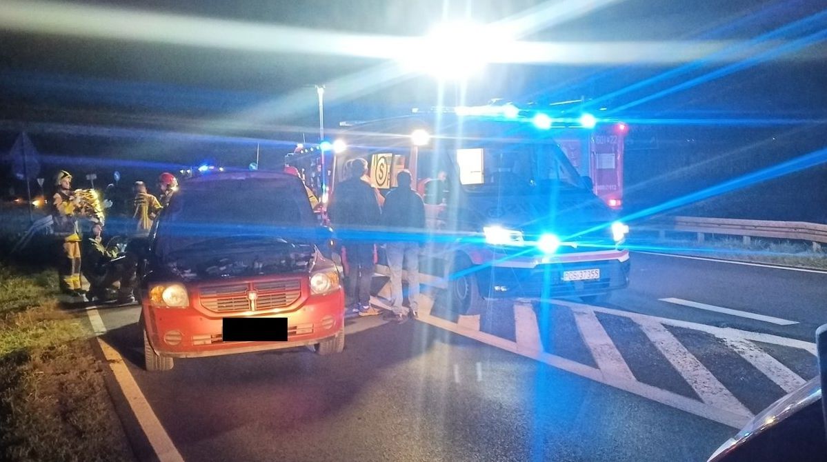 Wypadek na DW434. Zderzyły się dwa samochody osobowe