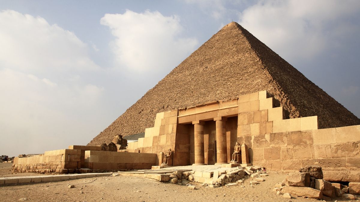 Khufu Pyramid
Khufu Pyramid aks Great Pyramid in Giza Pyramid Complex.
Bruce Yuanyue Bi