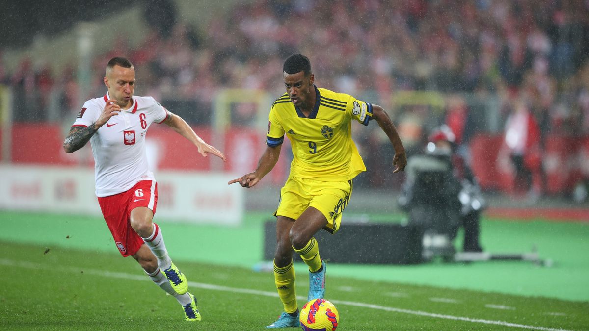 PAP / Łukasz Gągulski / Na zdjęciu od lewej: Jacek Góralski i Alexander Isak