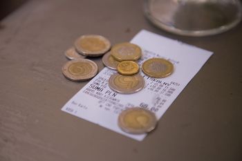 Takiego napiwku nie dawaj. "Będzie dużym faux pas"