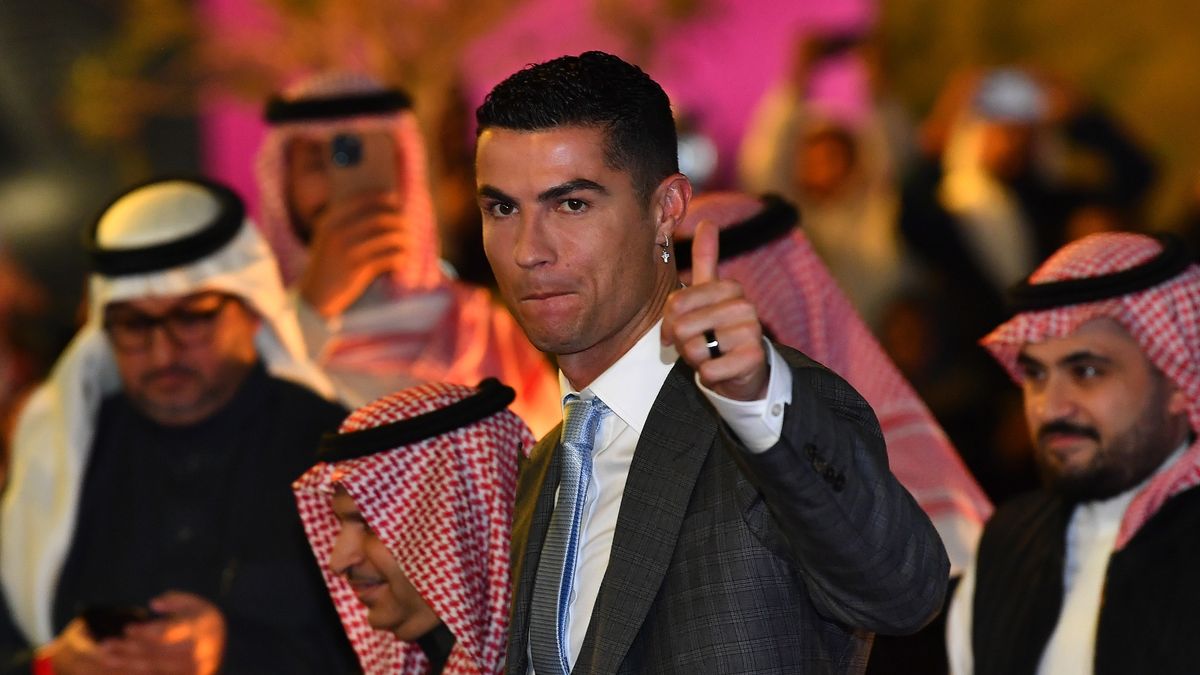 RIYADH, SAUDI ARABIA - JANUARY 03: Portuguese superstar, Ronaldo greets fans as a ceremony is held at Mrsool Park Stadium for his transfer to the Saudi Arabia's Al-Nassr, in Riyadh, Saudi Arabia on January 03, 2023. (Photo by Mohammed Saad/Anadolu Agency via Getty Images)