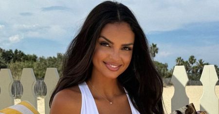 Fanka wytknęła Klaudii El Dursi, że POWIĘKSZYŁA biust. Natychmiast ruszyła z wyjaśnieniami: "Urósł jak ja cała" (FOTO)
